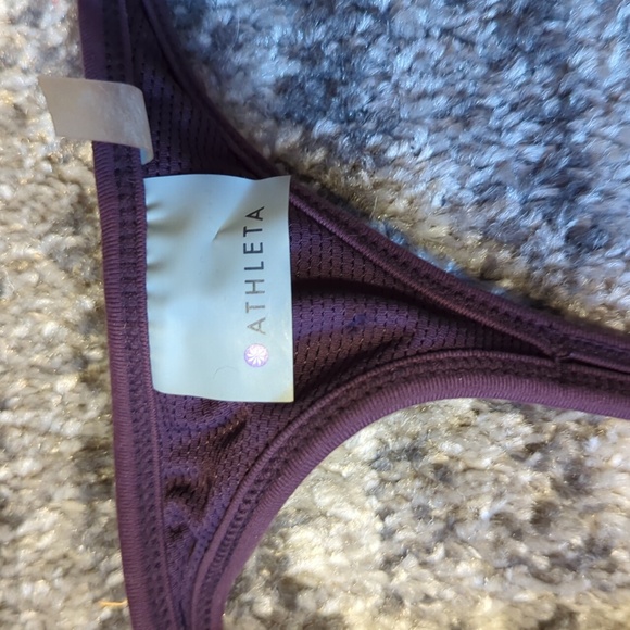 Athleta yoga top with built in bra - Picture 5 of 5